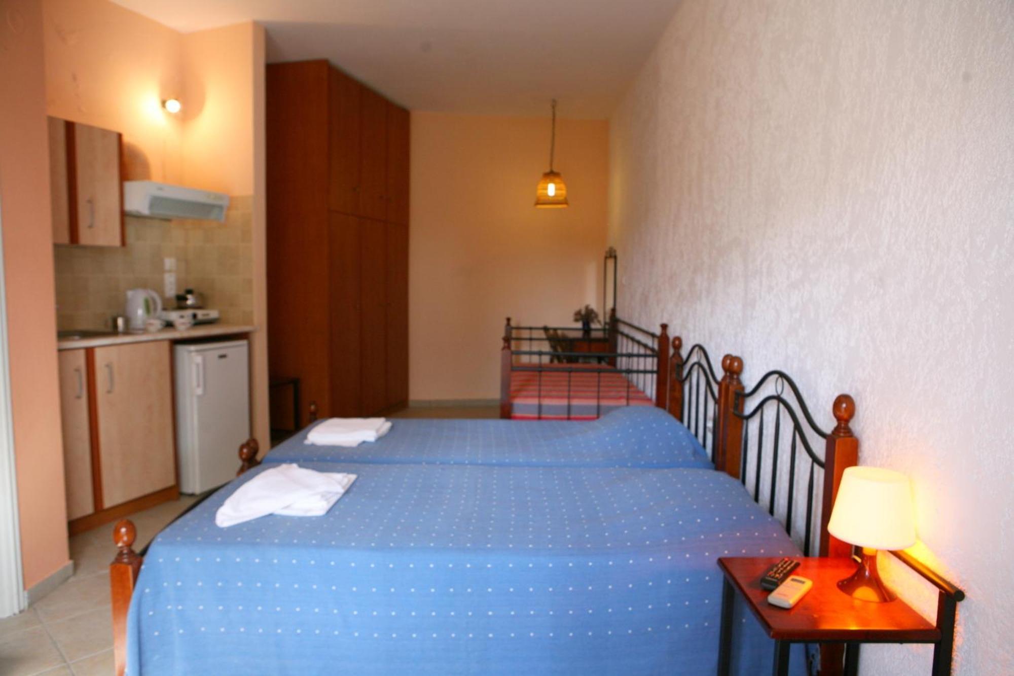 9 Musses Hotel Apartments Skala Mistegnon Room photo