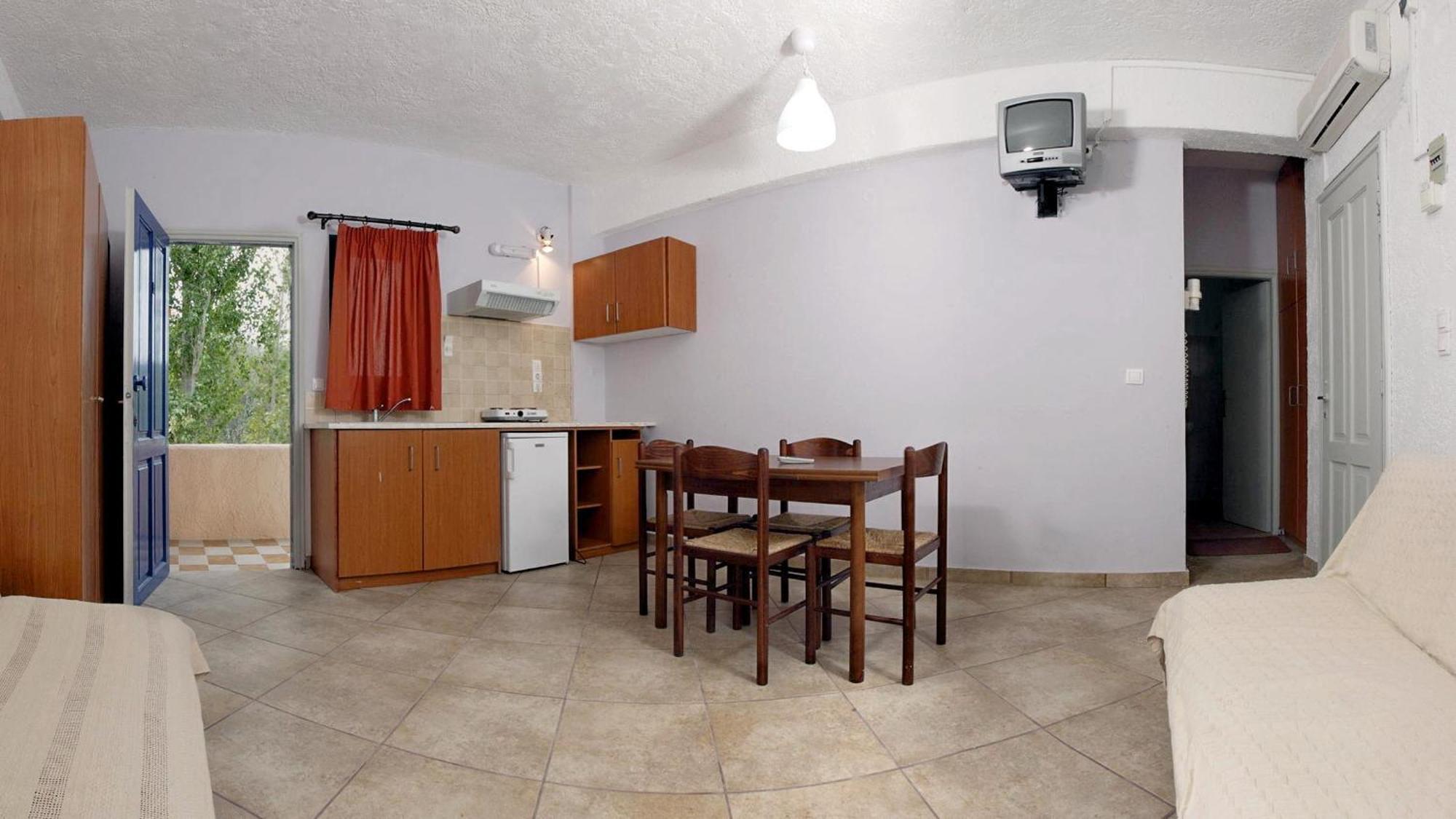 9 Musses Hotel Apartments Skala Mistegnon Room photo
